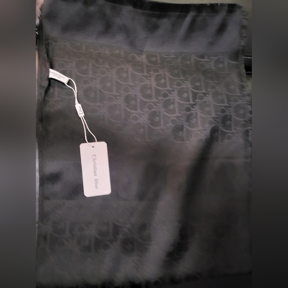 Scarf - Picture 3 of 7